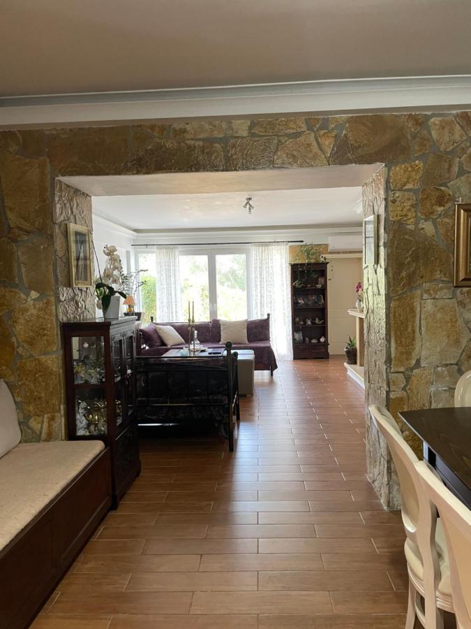 Villa Anasandra - 3 Bedroom Villa Kompitsion ภายนอก รูปภาพ