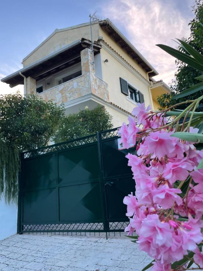Villa Anasandra - 3 Bedroom Villa Kompitsion ภายนอก รูปภาพ